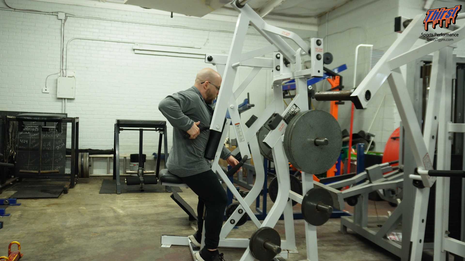 Alternating Hammer Low Row (Machine)