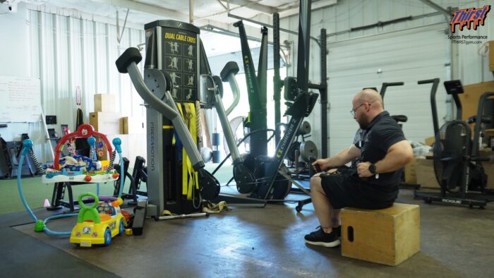 Short Seated Alternating Cable Row